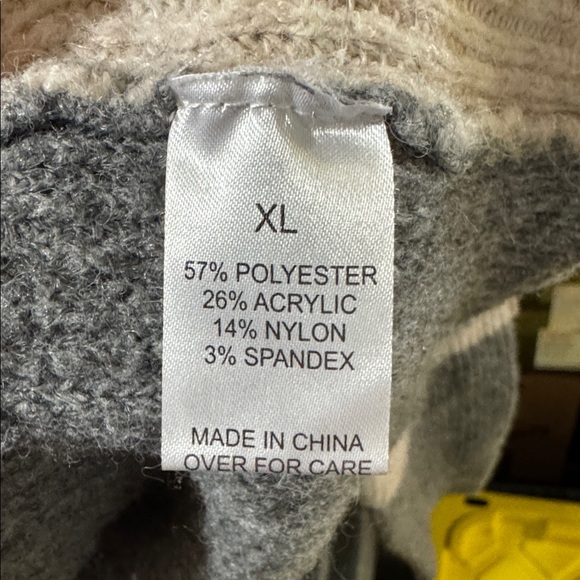 Colorblock V-Neck Sweater - Picture 4 of 4